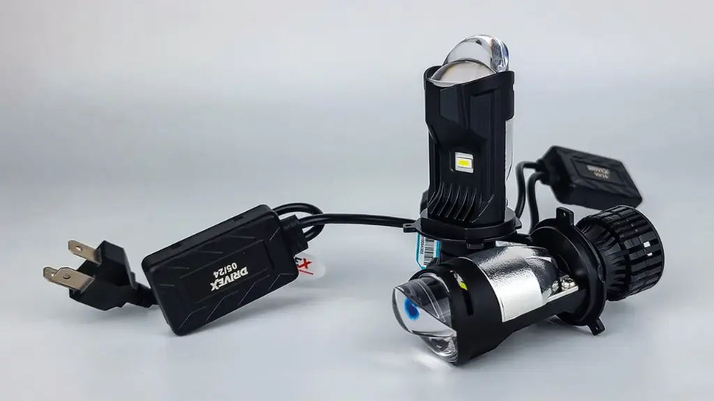 LED лампи автомобільні з лінзою DriveX LE-07 H4 H/L 6000K 55W 9-32V к-т.