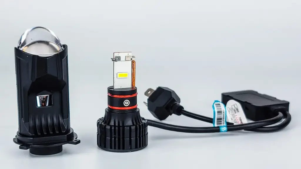 LED лампи автомобільні з лінзою DriveX LE-07 H4 H/L 6000K 55W 9-32V к-т.